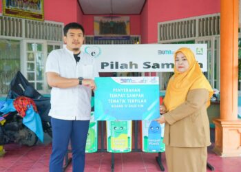 OASE KIM Bersama PTPN VI Serahkan Bantuan 20 Set Tong Sampah Tematik