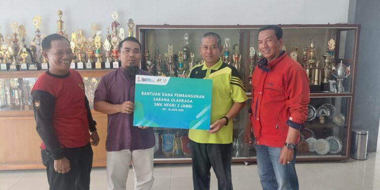 PTPN Beri Bantuan Olahraga SMK 3