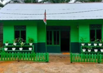 PTPN VI Serahkan Bantuan Bedah Rumah di Wilayah Kodim 0420 Sarko