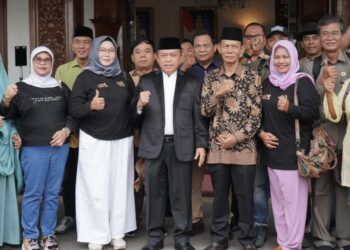 Al Haris Lepas Kontingen PWI Jambi Ke HPN 2023 Di Medan