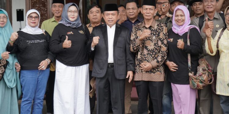 Al Haris Lepas Kontingen PWI Jambi Ke HPN 2023 Di Medan