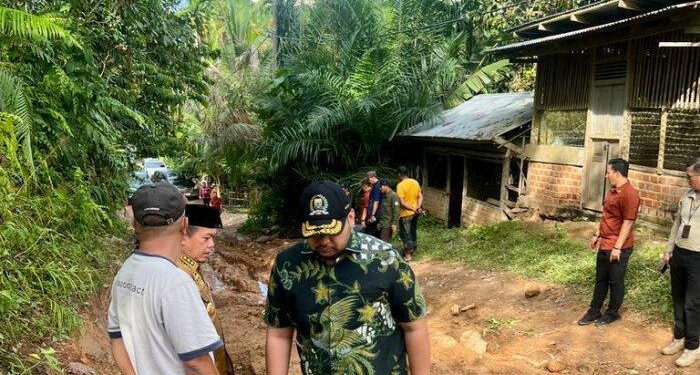 Waka DPRD Jambi Dampingi Gubernur Tinjau Jalan di Batang Asai