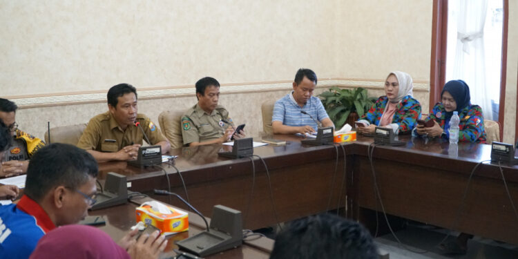Wakili Dewan, Kasubag Humas DPRD Jambi Terima Audiensi Buruh Tolak UU Ciptaker