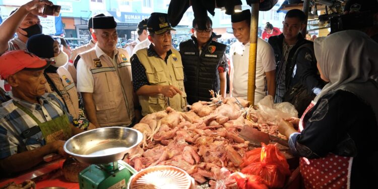 Pastikan Ketersediaan Pangan: Wagub Abdullah Sani Sidak di Pasar Angso Duo Baru Jambi
