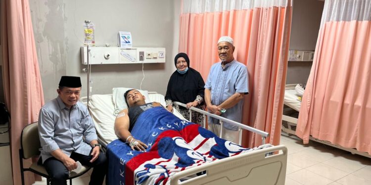 Gubernur Al Haris Jenguk Ari, Wartawan Korban Pembacokan