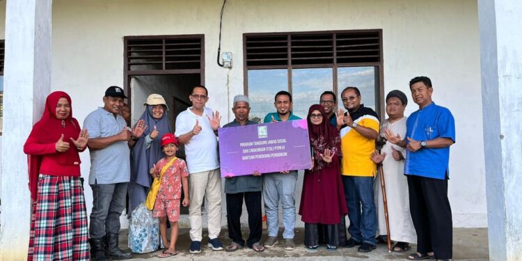 Peduli Pendidikan, PTPN VI Berikan 35 Set Meja Kursi