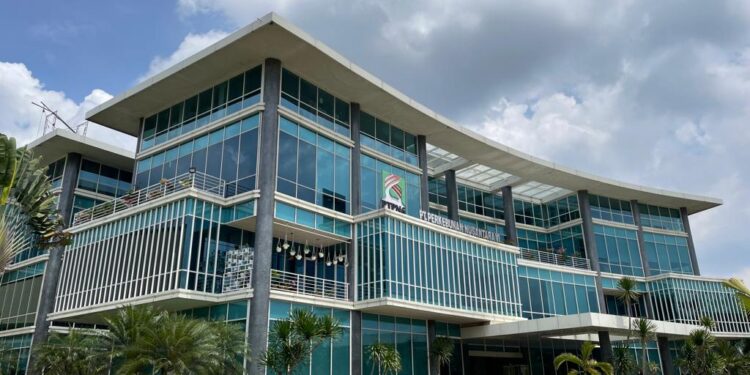 Jalan Hancur Saat Hujan, PTPN VI Beri Bantuan