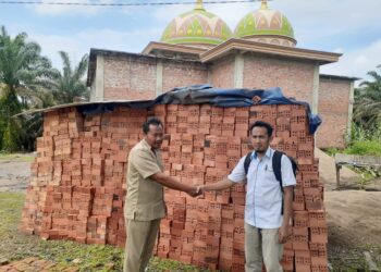 20.000 Batu Bata dari PTPN VI Untuk Masjid Baitul Makmur