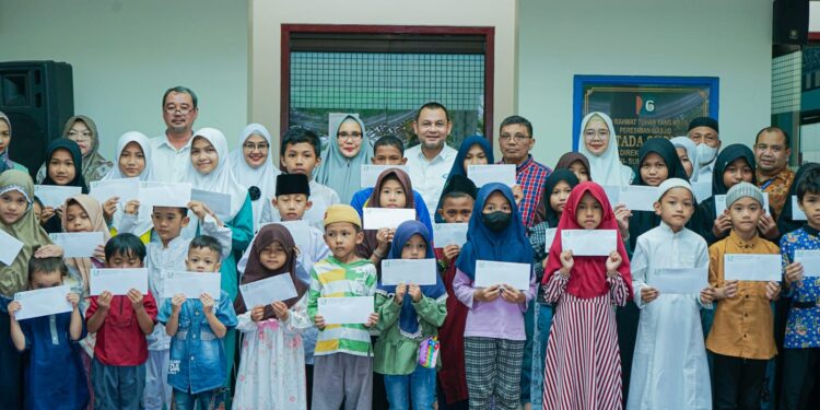 Karyawan PTPN VI Santuni 50 Anak Yatim