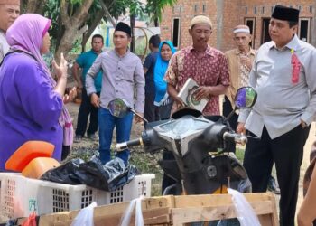 HBA Bantu Kursi Roda dan Uang Pesantren