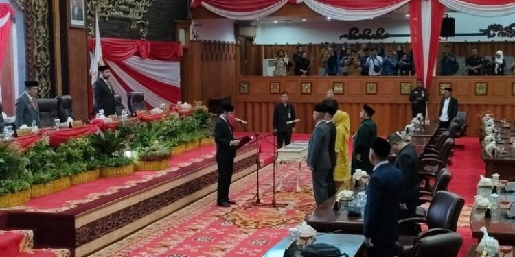 Tiga PAW Anggota DPRD Provinsi Jambi Dilantik, Berikut Daftarnya