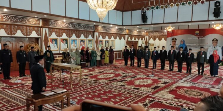 Al Haris Lantik 13 Pejabat Eselon II Pemprov Jambi. Berikut Nama-namanya