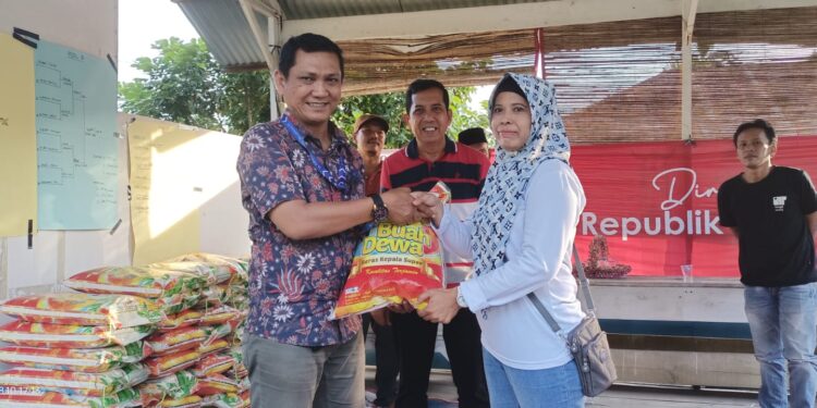 Semarak HUT RI, PTPN VI Bagikan Beras