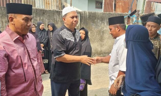 Mantan Wabup Muaro Jambi Takziah ke Kediaman Mantan Ketua DPRD Muaro Jambi