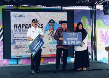 Al Haris Serahkan 533 Bantuan Bedah Rumah Program Dumisake. Setiap Rumah dapat Rp 20 Juta