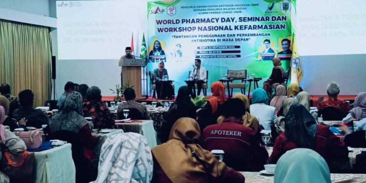 World Pharmacy Day, Gubernur Al Haris Harap Farmasi Turut Mencerdaskan Masyarakat di Bidang Obat-obatan