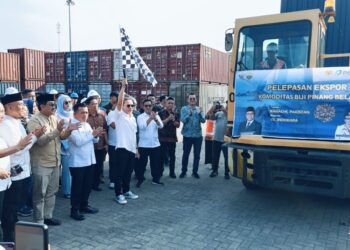 Didampingi Gubernur Al Haris, Zulkifli Hasan Lepas Ekpor Komoditas Unggulan Jambi ke Pakistan