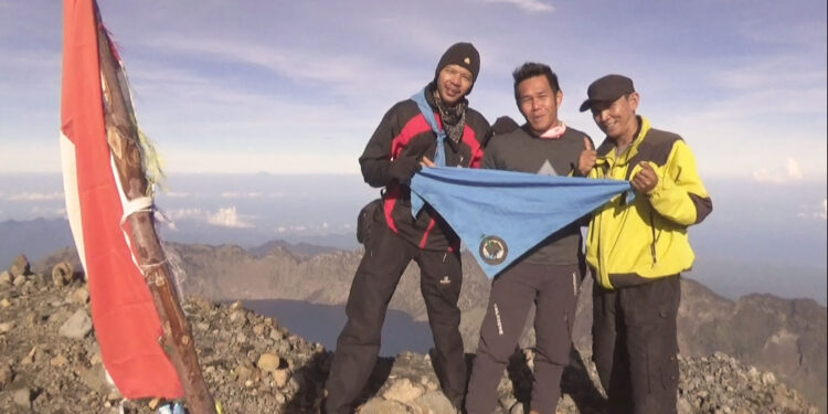 Jhoni hadi Hambali : Petualangan Mencapai Puncak Rinjani Januari 2016