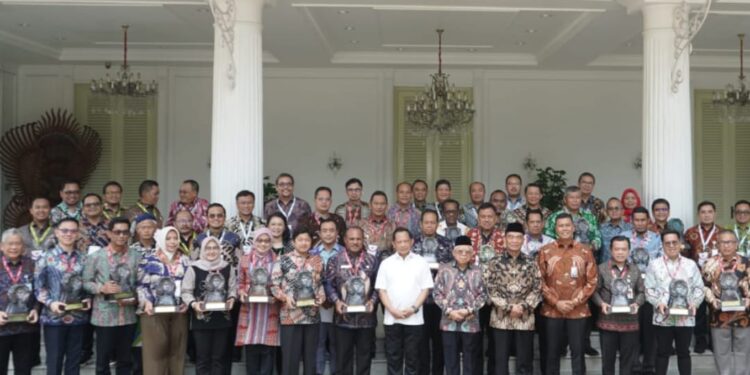 Al Haris Terima Penghargaan Paritrana Award dari Wapres Ma’aruf Amin