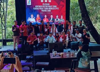 Gubernur Al Haris Lepas Kontingen Panjat Tebing Jambi Ikut Pra PON di Semarang