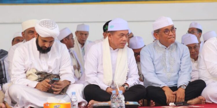 Bersama Ribuan Warga, Al Haris Hadiri Haul Syekh Abdul Qadir Jailani di Tanjabbar