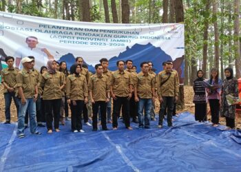 Pelantikan pengurus AOPGI Assosiasi Olahraga Pendakian Gunung Indonesia Jambi di Hutan Pinus