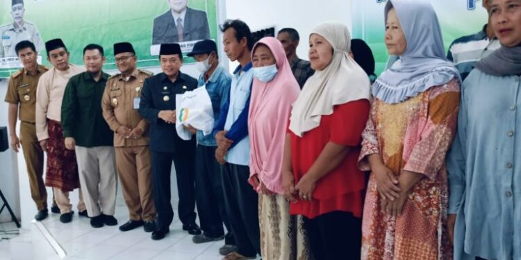 Bersama Maulana, Al Haris Serahkan Bantuan Pangan untuk Warga Kota Jambi