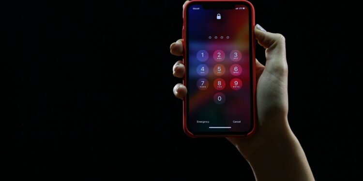 7 Tanda Peringatan Bahwa iPhone Anda Sedang Dimata-matai