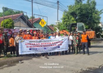 Dukung BUMN Environmental Movement, SGN PG Soedhono bersama Masyarakat Ngawi Bersihkan Saluran Air