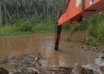 Tidak Ingin Warga Lagan Kena Banjir, PTPN IV Regional 4 Perbaiki Kanal Warga