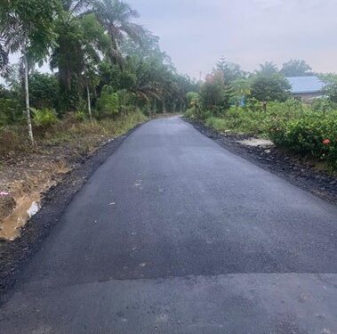 PTPN IV Regional 2 Aspal Jalan Utama Warga Desa di Mandailing Natal