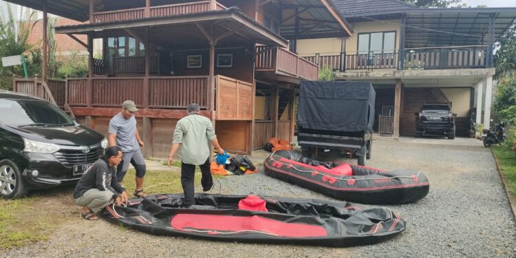 Cari Anggota Basarnas yang Hanyut di Sungai, FAJI Jambi Kirim Personil dan Peralatan