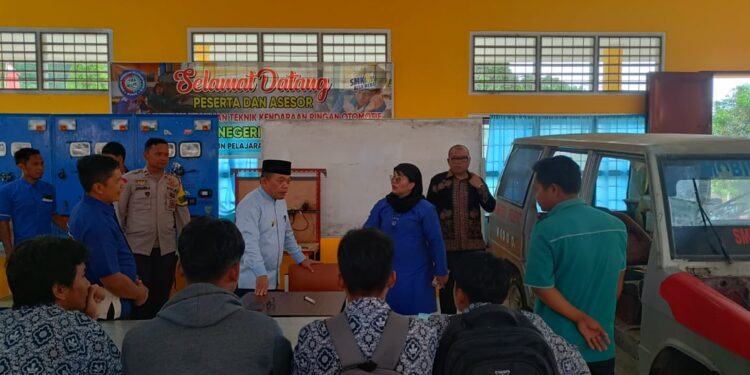 Kunjungi SMK 8 Bungo, Al Haris Dicurhati Guru Soal PPPK dan Alat Praktek