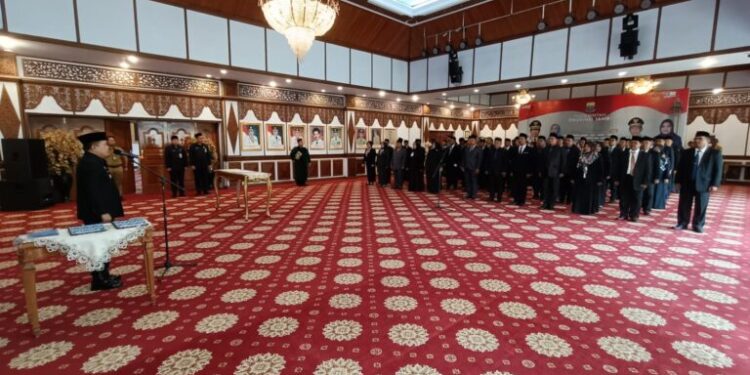 Gubernur Al Haris Lantik 55 Kepala SMA, SMK dan SLB, Serta 36 Kepala TU. Berikut Nama-namanya