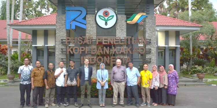 KUNJUNGAN POLYPLANT SA KE PT RPN-PPKKI DALAM RANGKA PEMBAHASAN RISET SOMATIC EMBRIOGENESIS KOMODITAS PERKEBUNAN