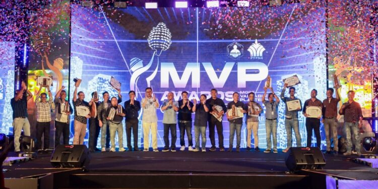 Apresiasi Kinerja Karyawan, Unit Kerja dan Kebun, PalmCo Regional 1 Serahkan MVP Award Tahun 2023