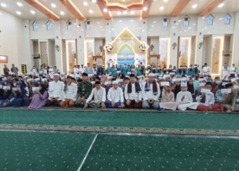Safari Subuh di Tebo, Al Haris Ajak Generasi Muda Cinta Masjid dan Berikan Bantuan Pendidikan Siswa Kurang Mampu