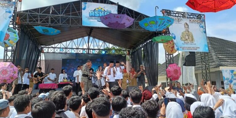 Gubernur Al Haris Hadir “Meriahkan” Aska HUT ke-33 SMA 2 Muaro Jambi