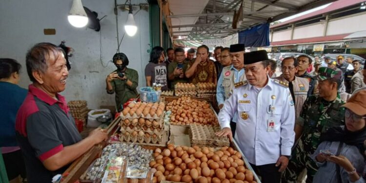 Jelang Bulan Puasa, Gubernur Al Haris Pantau Langsung Harga Sembako