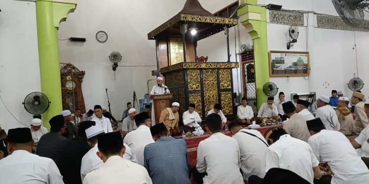 Safari Ramadhan di Bungo, Al Haris dan Mashuri Sholat Tarawih Bersama di Masjid Agung Al-Mubarok