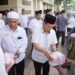 Ramadan Berbagi, Direksi SGN Bagi Takjil ke Pengguna Jalan Surabaya
