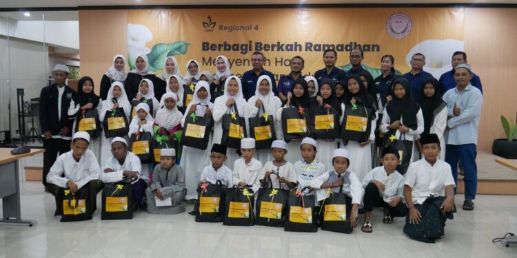 Berbagi Berkah Ramadan, IKBI PTPN I Regional 4 Berikan Santunan Kepada Anak Yatim