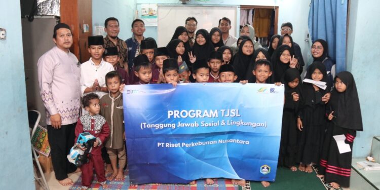 Tim TJSL Berkolaborasi dengan BUMN Muda Perkebunan PT RPN, Salurkan Dana TJSL Kepada Anak Yatim