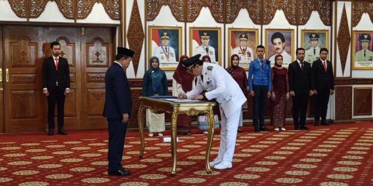 Dilantik Gubernur Al Haris, Varial Adhi Putra Resmi Jabat Pj Bupati Tebo