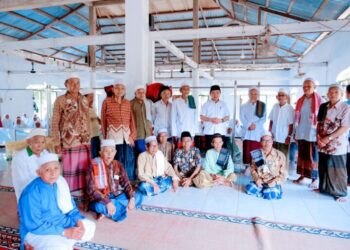 Kunjungi Ponpes SMQ Titan Teras Merangin, Gubernur Al Haris Serahkan Bantuan Sembako