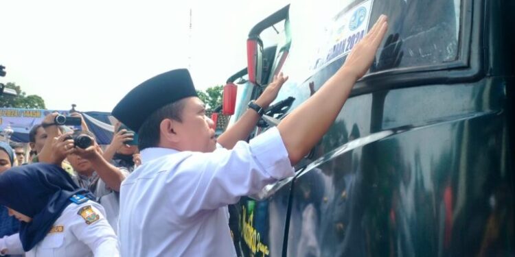 Warga Terharu dapat Mudik Gratis dari Gubernur Al Haris