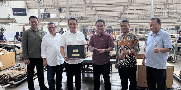 Tinjau Langsung Kebun Tembakau PTPN I Regional 4, Asdep IPK KBUMN Optimis Hasil Produksi Optimal