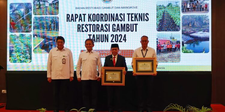 Gubernur Al Haris Terima Penghargaan BRGM Berhasil Bawa jadi Jambi Referensi Restorasi Gambut Nasional