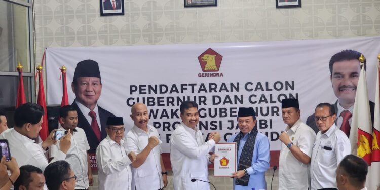 Alharis Mengembalikan Formulir Pendaftaran Calon Gubernur di Sekretariat DPD Gerindra Provinsi Jambi