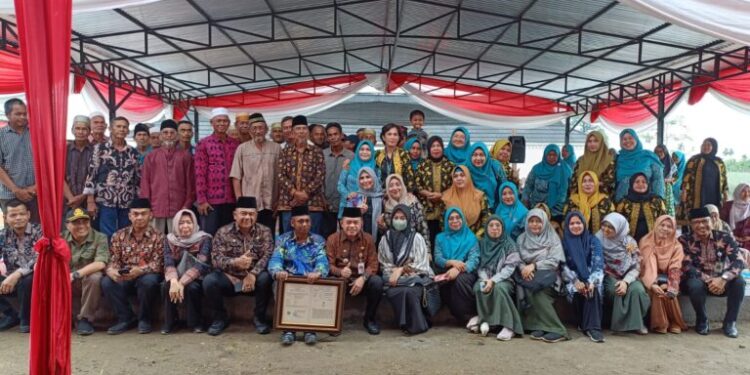 Gubernur Al Haris Serahkan Sertifikat Indikasi Geografis Nanas Tangkit Baru yang 10 Tahun Dinanti Warga